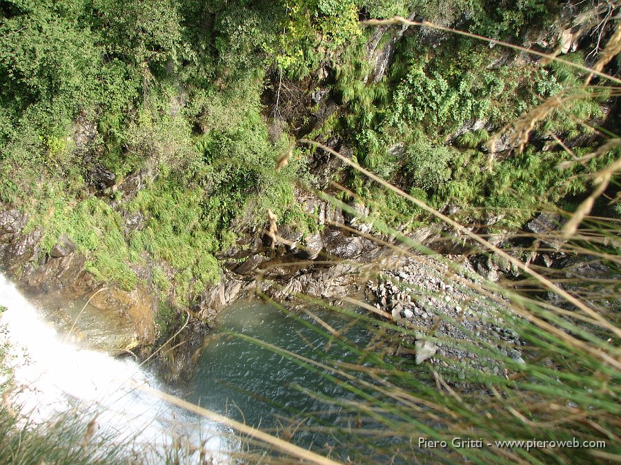 maslnaa-curo 146.jpg - il "Goi del ca'" (Il gorgo del cane), bellissima cascata permanente, dalla quale, si racconta, un cane precipitò e non venne più ritrovato (foto Mirco Bonacorsi)